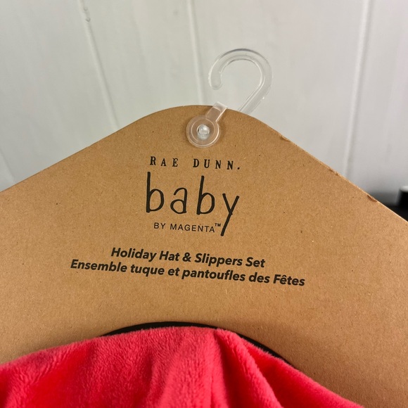 NWT Rae Dunn Holiday Hat and Slipper Set - Picture 5 of 5